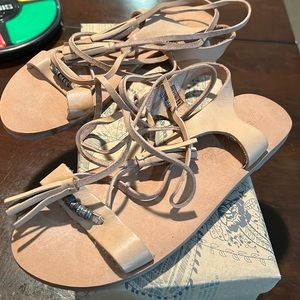 NWT free people size 40 sandals natural leather